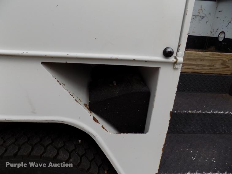 image for item DA6780 2011 Dodge Ram 5500 bucket truck