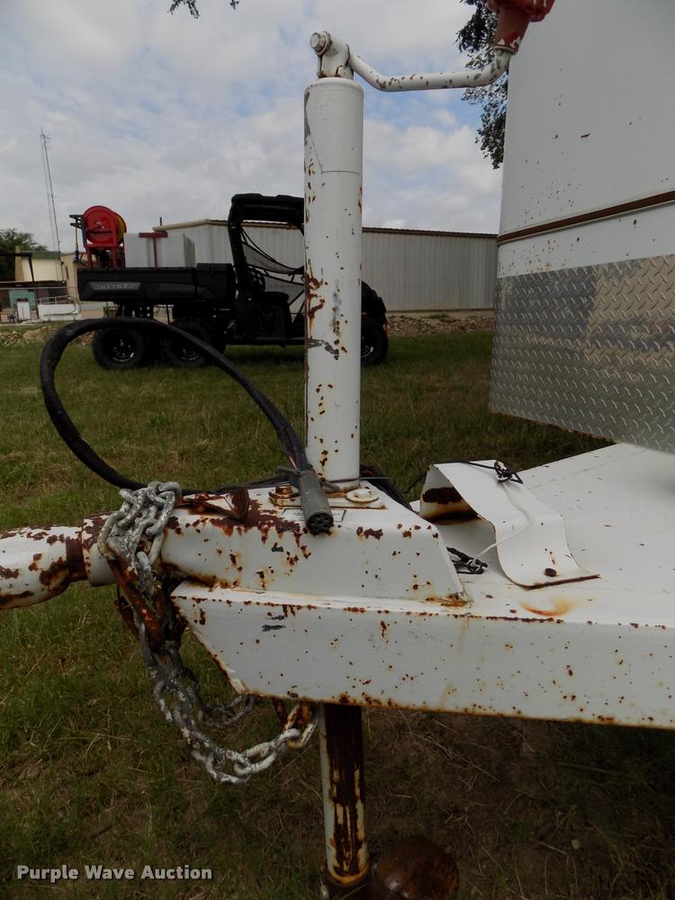 image for item DA6781 2005 W-W enclosed cargo trailer