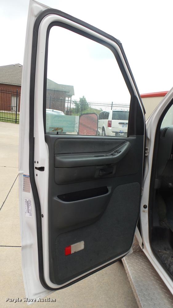 image for item DA7966 1992 Ford Econoline E350 ambulance