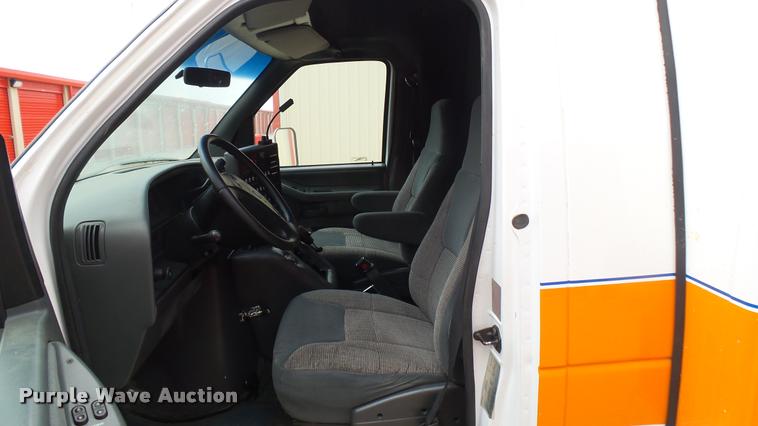 image for item DA7966 1992 Ford Econoline E350 ambulance