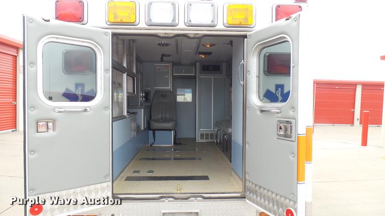 image for item DA7966 1992 Ford Econoline E350 ambulance