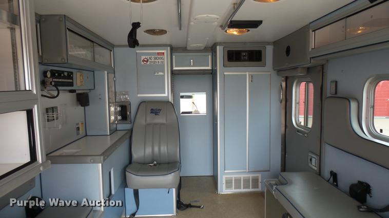 image for item DA7966 1992 Ford Econoline E350 ambulance