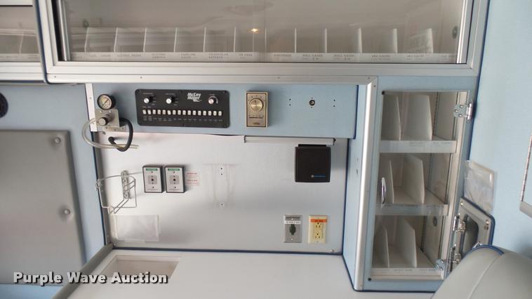 image for item DA7966 1992 Ford Econoline E350 ambulance