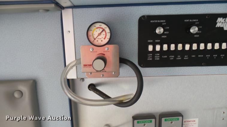 image for item DA7966 1992 Ford Econoline E350 ambulance