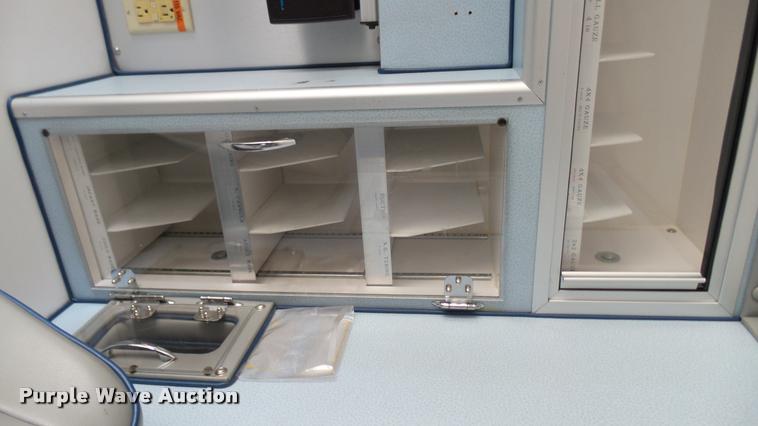 image for item DA7966 1992 Ford Econoline E350 ambulance