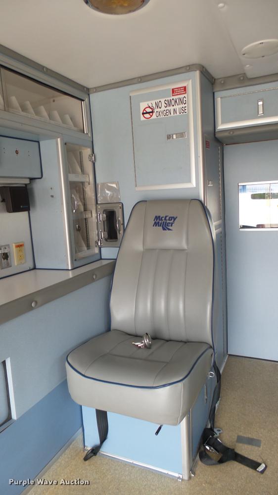 image for item DA7966 1992 Ford Econoline E350 ambulance