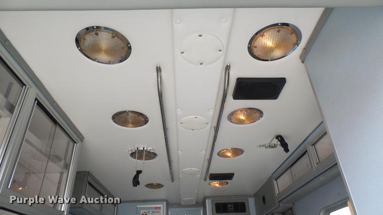 image for item DA7966 1992 Ford Econoline E350 ambulance