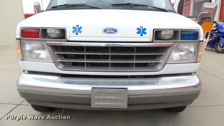 image for item DA7966 1992 Ford Econoline E350 ambulance