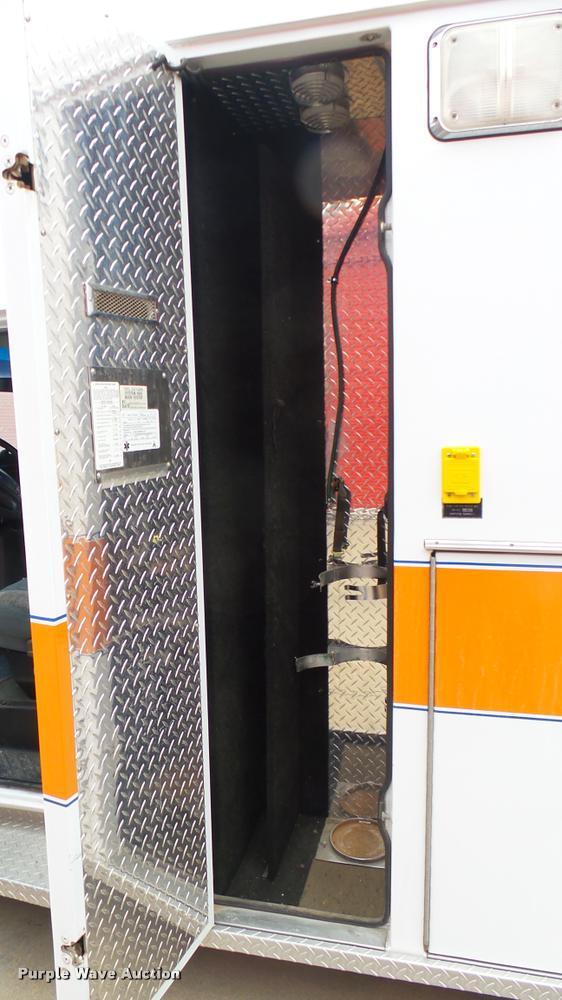 image for item DA7966 1992 Ford Econoline E350 ambulance