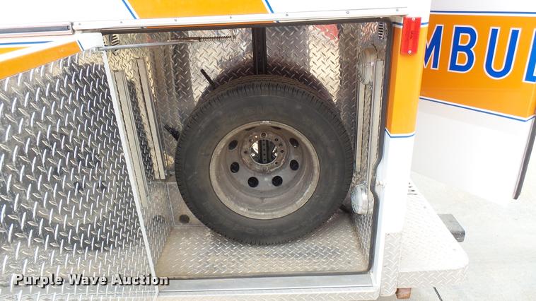 image for item DA7966 1992 Ford Econoline E350 ambulance