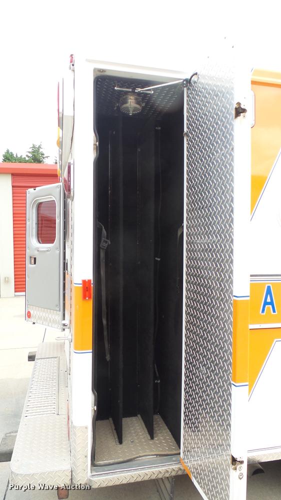 image for item DA7966 1992 Ford Econoline E350 ambulance