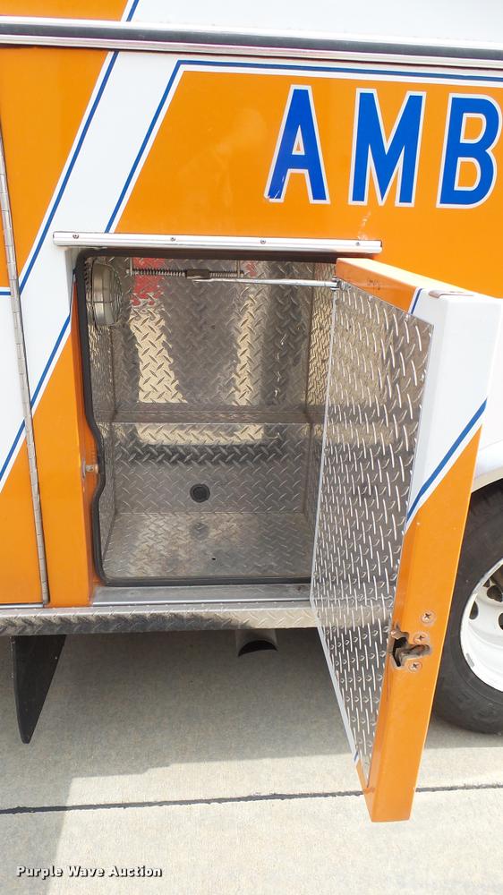 image for item DA7966 1992 Ford Econoline E350 ambulance