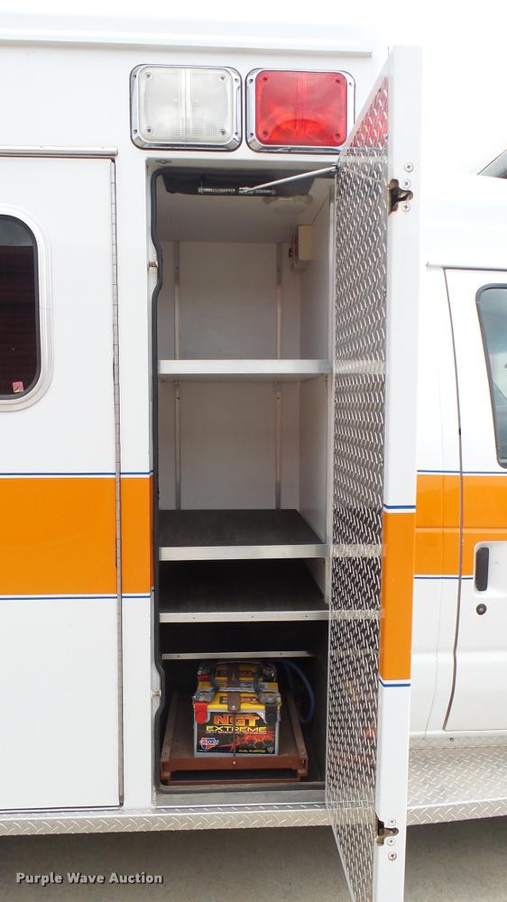 image for item DA7966 1992 Ford Econoline E350 ambulance