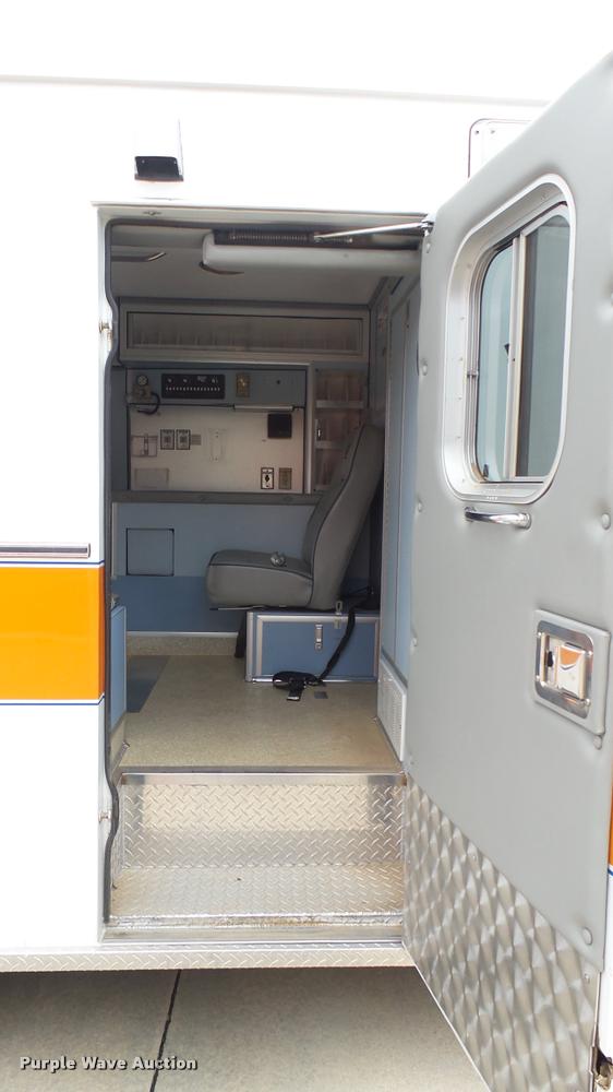 image for item DA7966 1992 Ford Econoline E350 ambulance