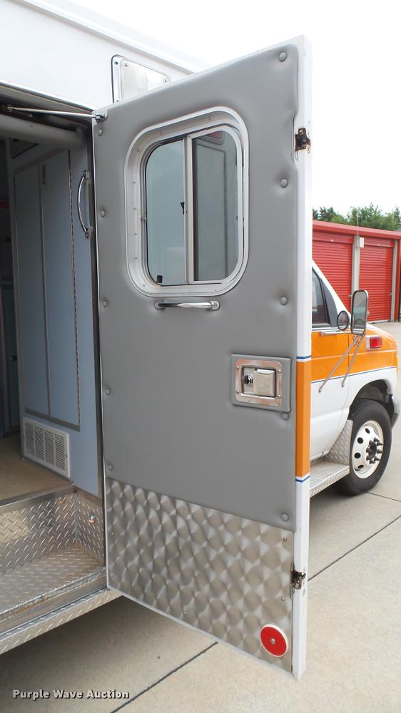 image for item DA7966 1992 Ford Econoline E350 ambulance