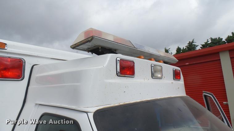 image for item DA7966 1992 Ford Econoline E350 ambulance