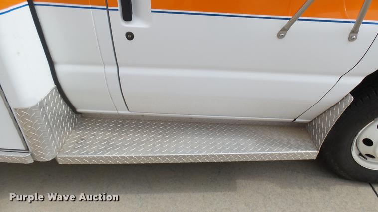 image for item DA7966 1992 Ford Econoline E350 ambulance