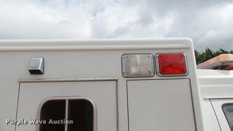 image for item DA7966 1992 Ford Econoline E350 ambulance