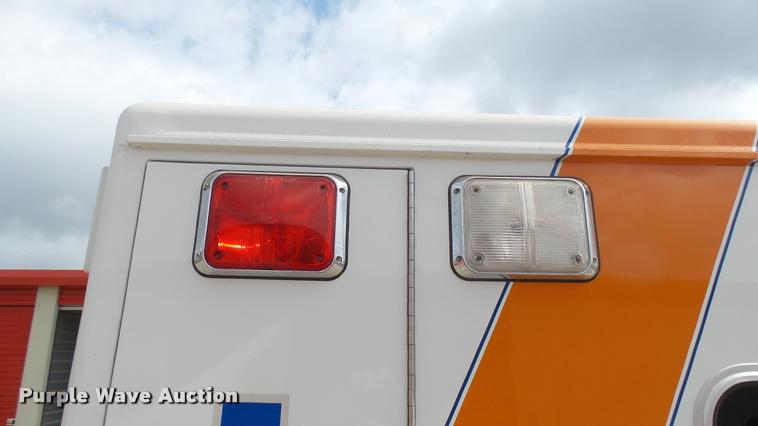 image for item DA7966 1992 Ford Econoline E350 ambulance