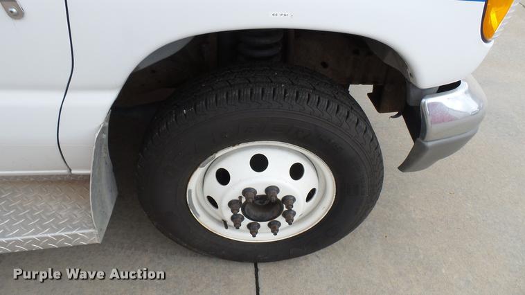 image for item DA7966 1992 Ford Econoline E350 ambulance