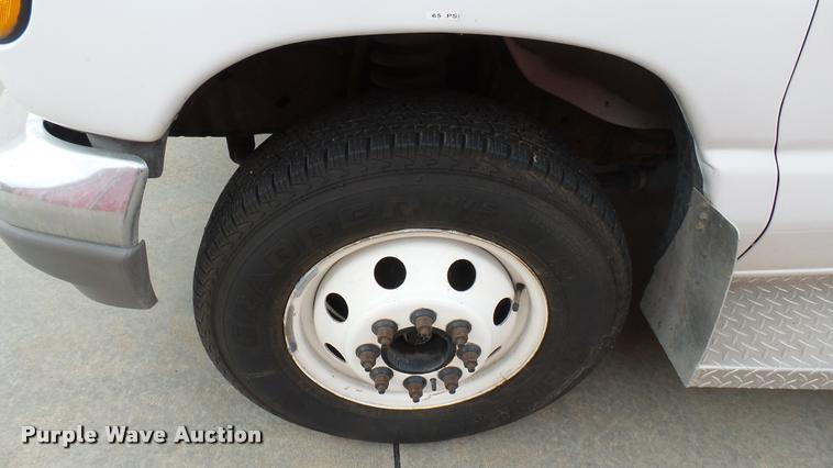 image for item DA7966 1992 Ford Econoline E350 ambulance