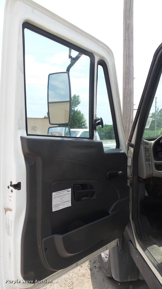 image for item DA7982 2014 International TerraStar truck chassis