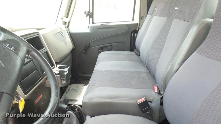 image for item DA7982 2014 International TerraStar truck chassis