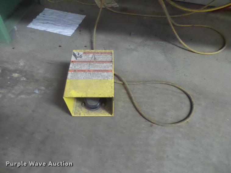 image for item DA9207 Berry Industries notcher