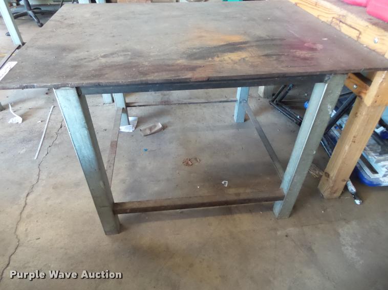 image for item DA9221 Metal table