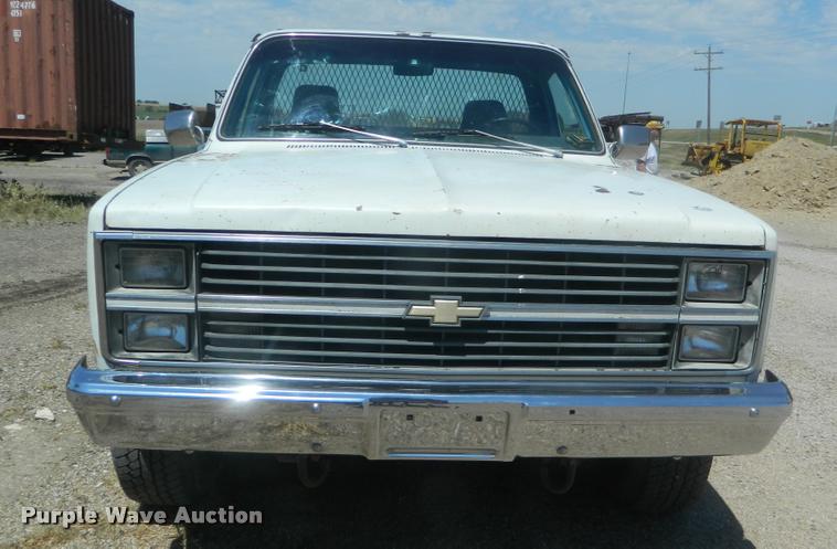 image for item DB1063 1983 Chevrolet 1500 flatbed pickup truck