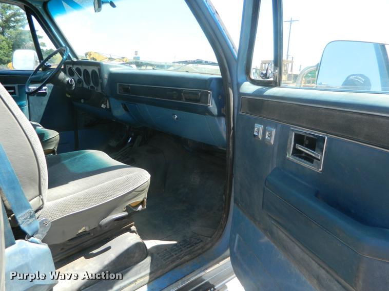 image for item DB1063 1983 Chevrolet 1500 flatbed pickup truck