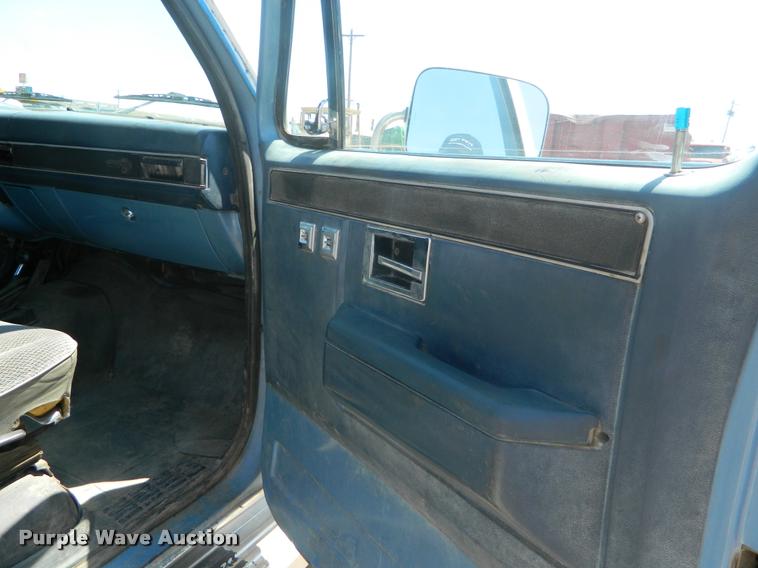 image for item DB1063 1983 Chevrolet 1500 flatbed pickup truck