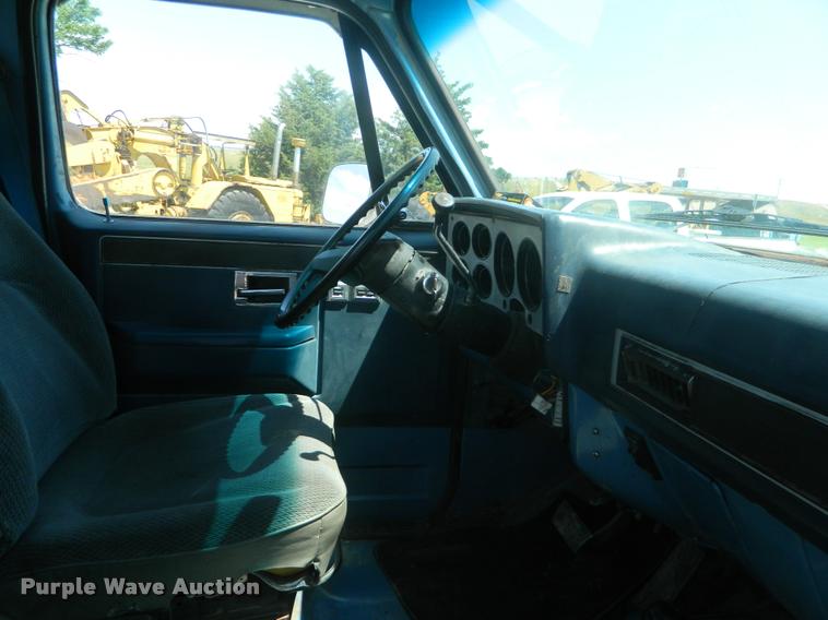 image for item DB1063 1983 Chevrolet 1500 flatbed pickup truck