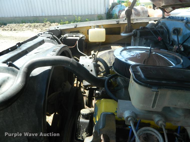 image for item DB1063 1983 Chevrolet 1500 flatbed pickup truck