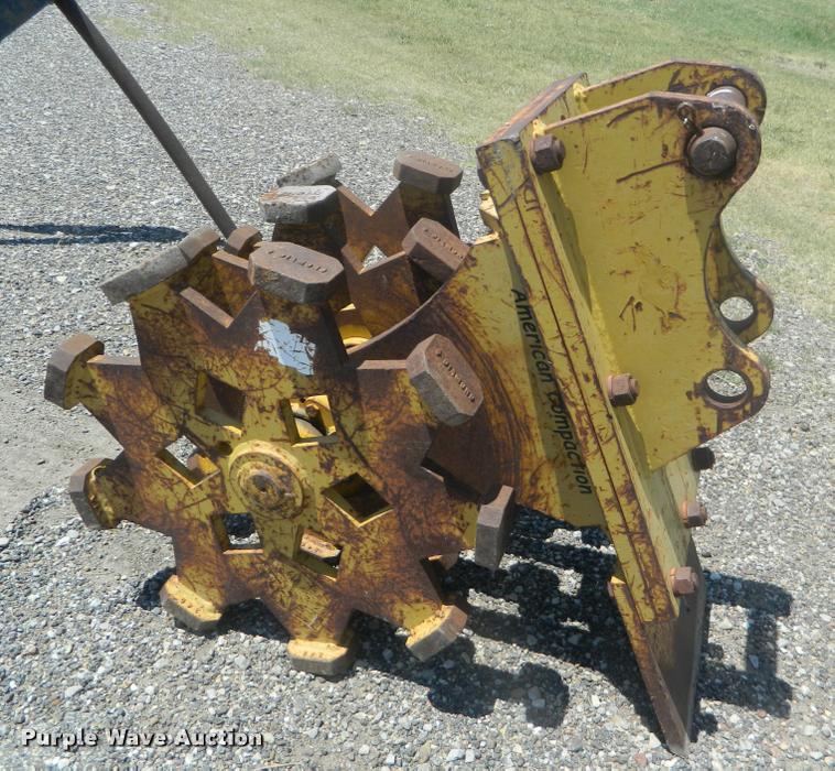 image for item DB1066 John Deere 310SJ trench compactor