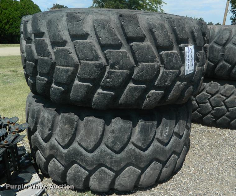 image for item DB1068 (2) 29.5R25 tires