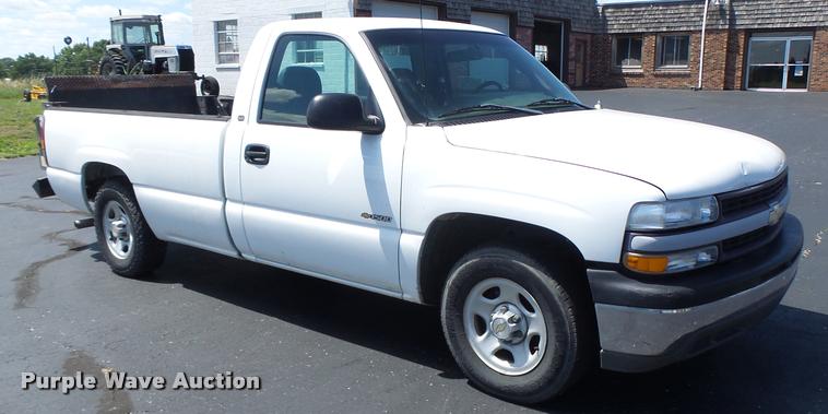 image for item DB1347 2001 Chevrolet Silverado 1500 pickup truck