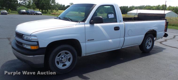 image for item DB1347 2001 Chevrolet Silverado 1500 pickup truck