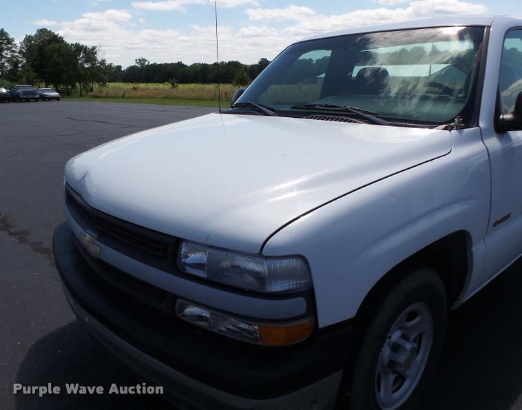 image for item DB1347 2001 Chevrolet Silverado 1500 pickup truck