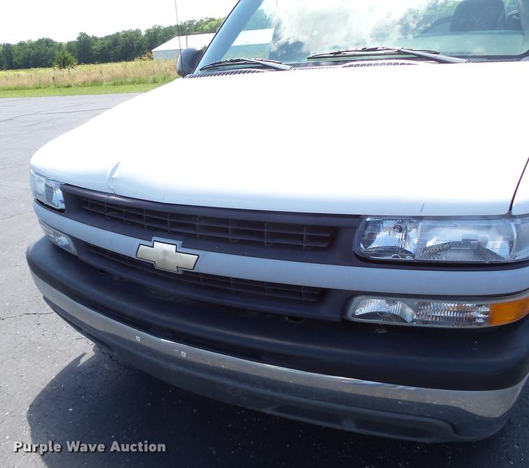 image for item DB1347 2001 Chevrolet Silverado 1500 pickup truck
