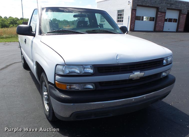 image for item DB1347 2001 Chevrolet Silverado 1500 pickup truck