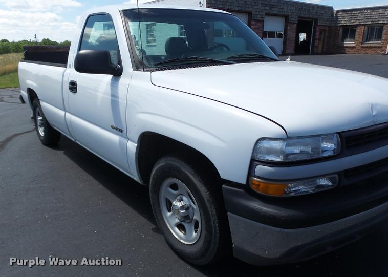 image for item DB1347 2001 Chevrolet Silverado 1500 pickup truck