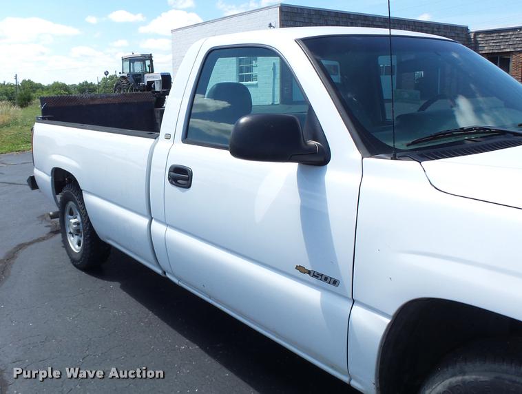 image for item DB1347 2001 Chevrolet Silverado 1500 pickup truck