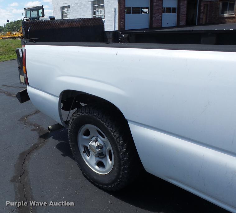 image for item DB1347 2001 Chevrolet Silverado 1500 pickup truck