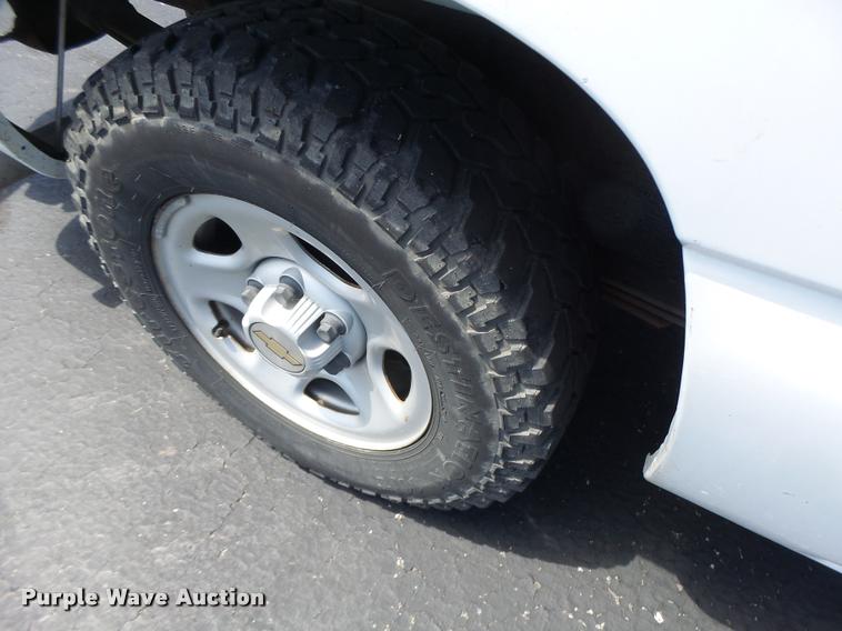 image for item DB1347 2001 Chevrolet Silverado 1500 pickup truck