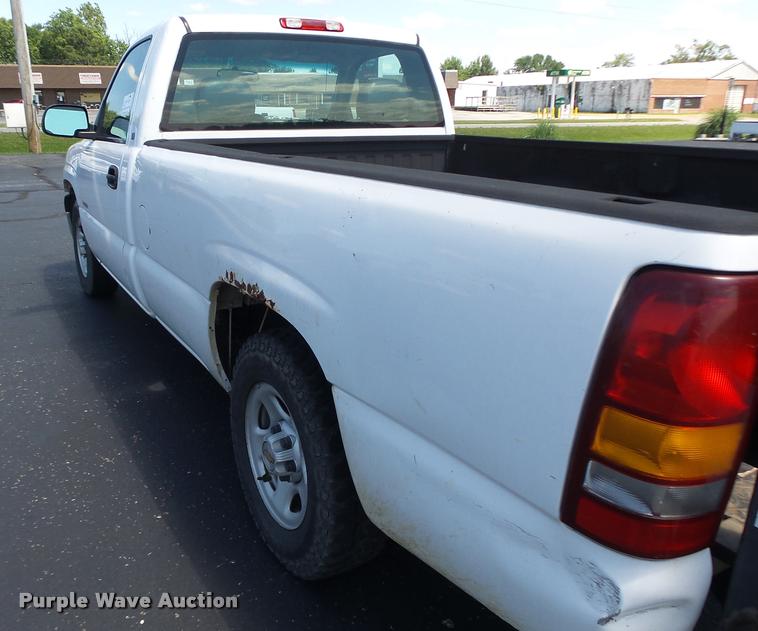 image for item DB1347 2001 Chevrolet Silverado 1500 pickup truck