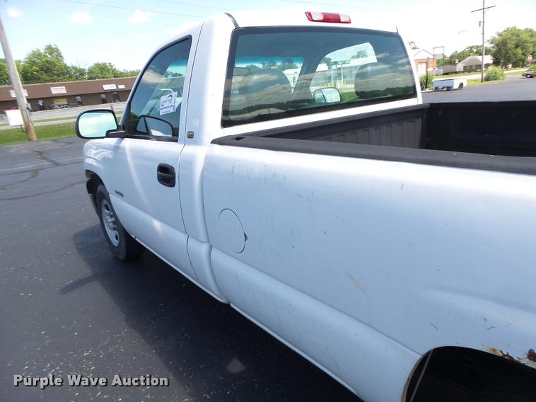 image for item DB1347 2001 Chevrolet Silverado 1500 pickup truck