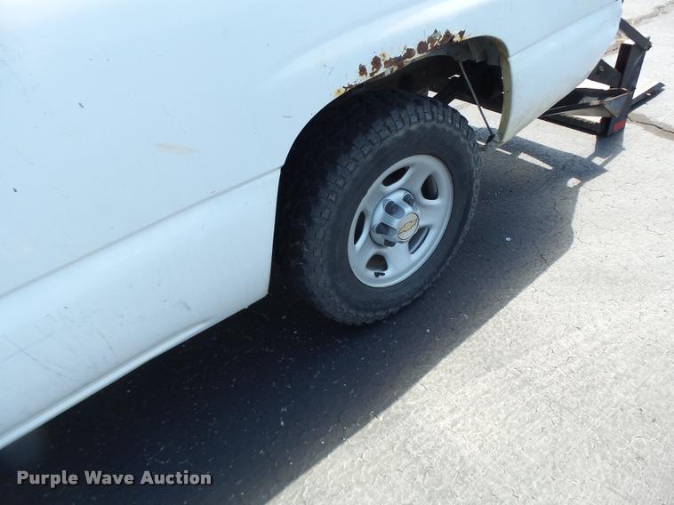 image for item DB1347 2001 Chevrolet Silverado 1500 pickup truck