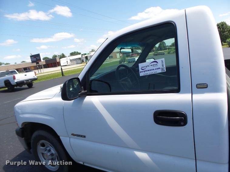 image for item DB1347 2001 Chevrolet Silverado 1500 pickup truck