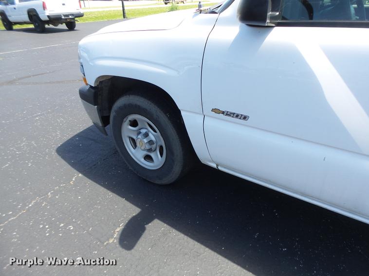 image for item DB1347 2001 Chevrolet Silverado 1500 pickup truck